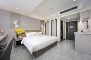 Business Double Room, City View | Laptop workspace, free WiFi - Deyu GM E sports Hotel (Guangzhou)