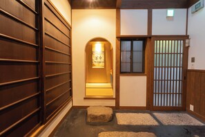 Interior - Quiet Gion Machiya:Private Tea Room&Matcha Experience.Illuminated Courtyard Bath (京都市)