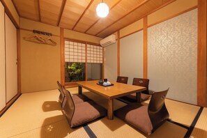 Dining - Quiet Gion Machiya:Private Tea Room&Matcha Experience.Illuminated Courtyard Bath (京都市)
