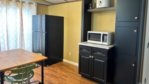 Interior - Pleasant 2-bedroom mobile home with AC /heat in Friedheim 2 Queen beds 1 Bath. (Friedheim)