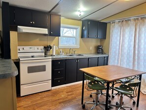 Mikrobølgeovn, ovn og kokeplater