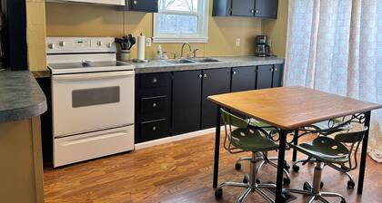 Pleasant 2-bedroom mobile home with AC /heat in Friedheim 2 Queen beds 1 Bath.
