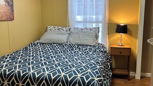 2 bedrooms, iron/ironing board, WiFi, bed sheets - Pleasant 2-bedroom mobile home with AC /heat in Friedheim 2 Queen beds 1 Bath. (Friedheim)