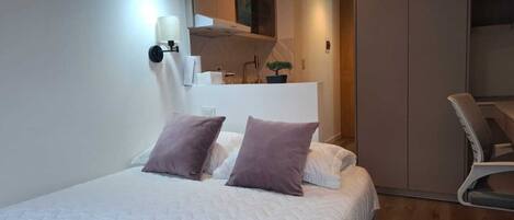 1 bedroom, desk, iron/ironing board, free WiFi