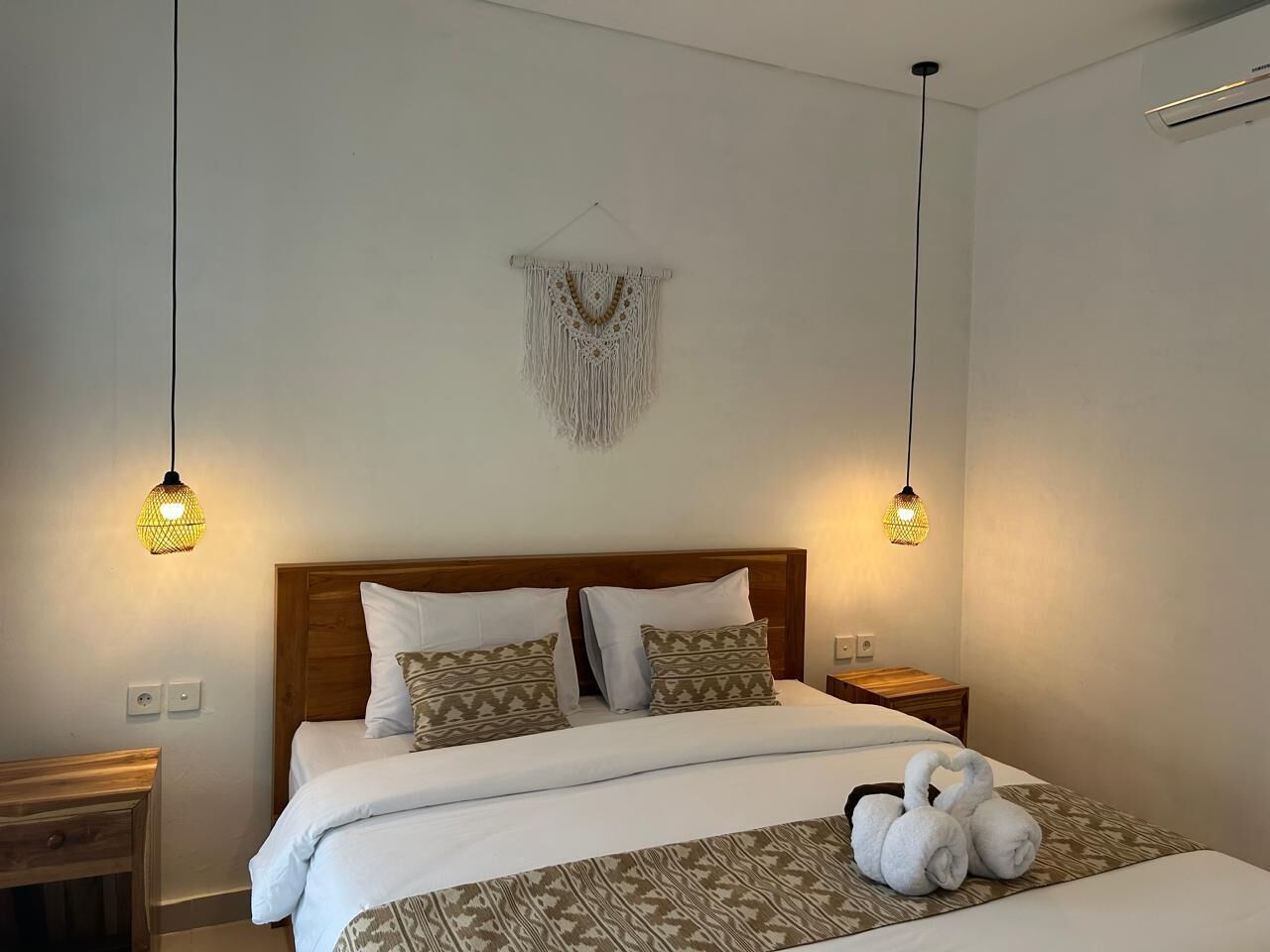 Deluxe-Zimmer, Gartenblick | Schreibtisch, laptopgeeigneter Arbeitsplatz, kostenloses WLAN