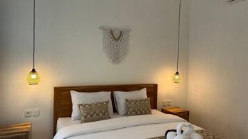 Deluxe-Zimmer, Gartenblick | Schreibtisch, laptopgeeigneter Arbeitsplatz, kostenloses WLAN