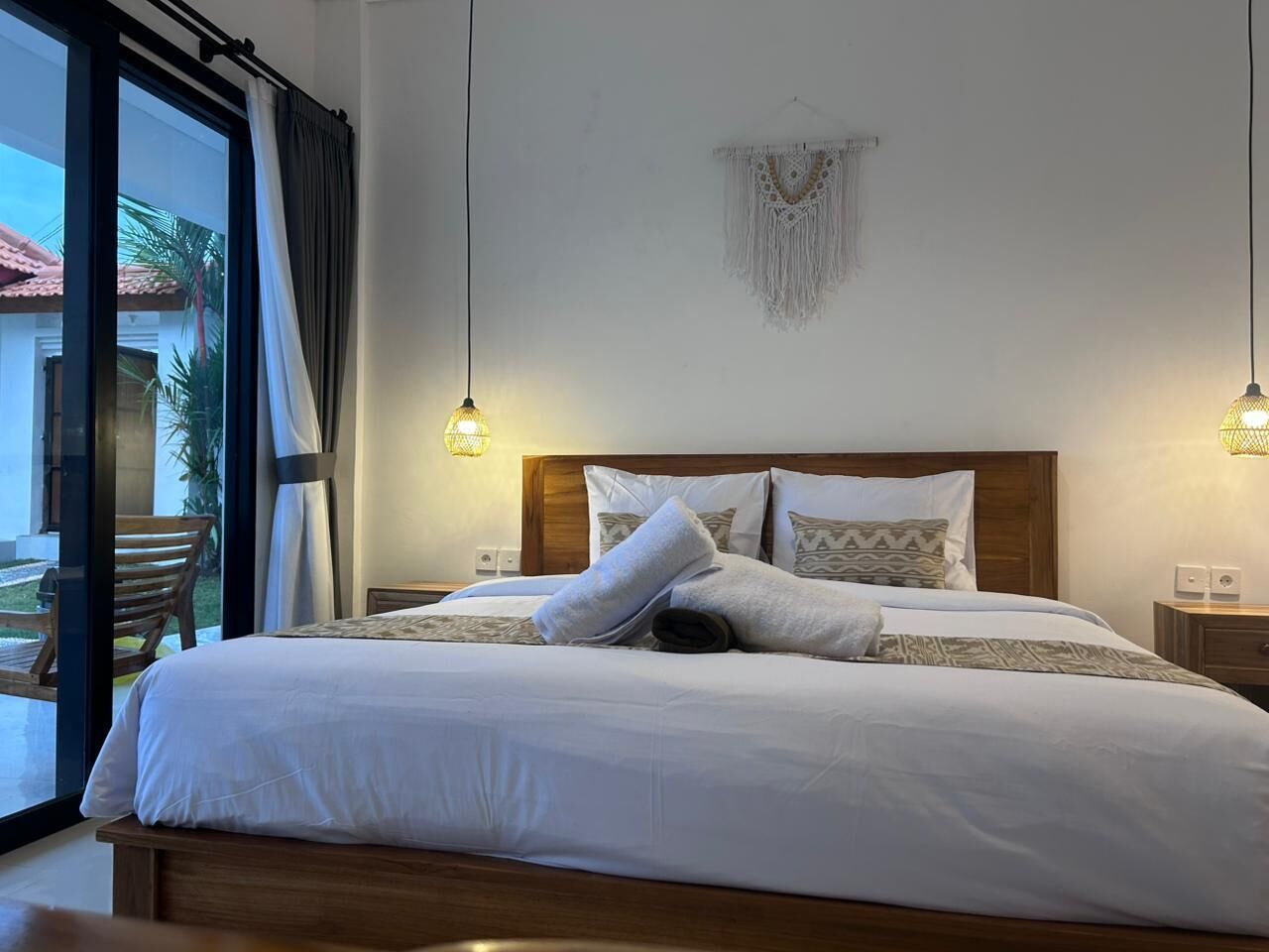 Deluxe Room, Garden View | Desk, laptop workspace, free WiFi