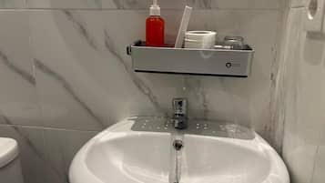 Deluxe Room, Garden View | Bathroom | Shower