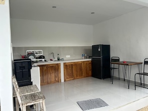 Deluxe Room, Garden View | Private kitchen - The Wina Guest House 3 (Badung)