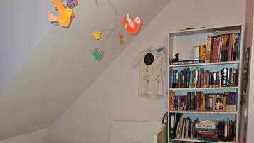 4 bedrooms, iron/ironing board, free WiFi