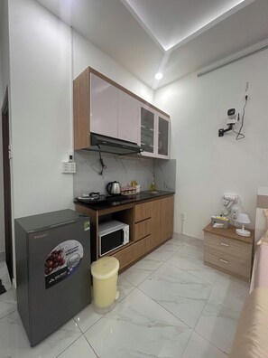 基本雙人房, 1 張加大雙人床 | 私人廚房 | 雪櫃、微波爐、爐具、廚房用具/餐具/器皿