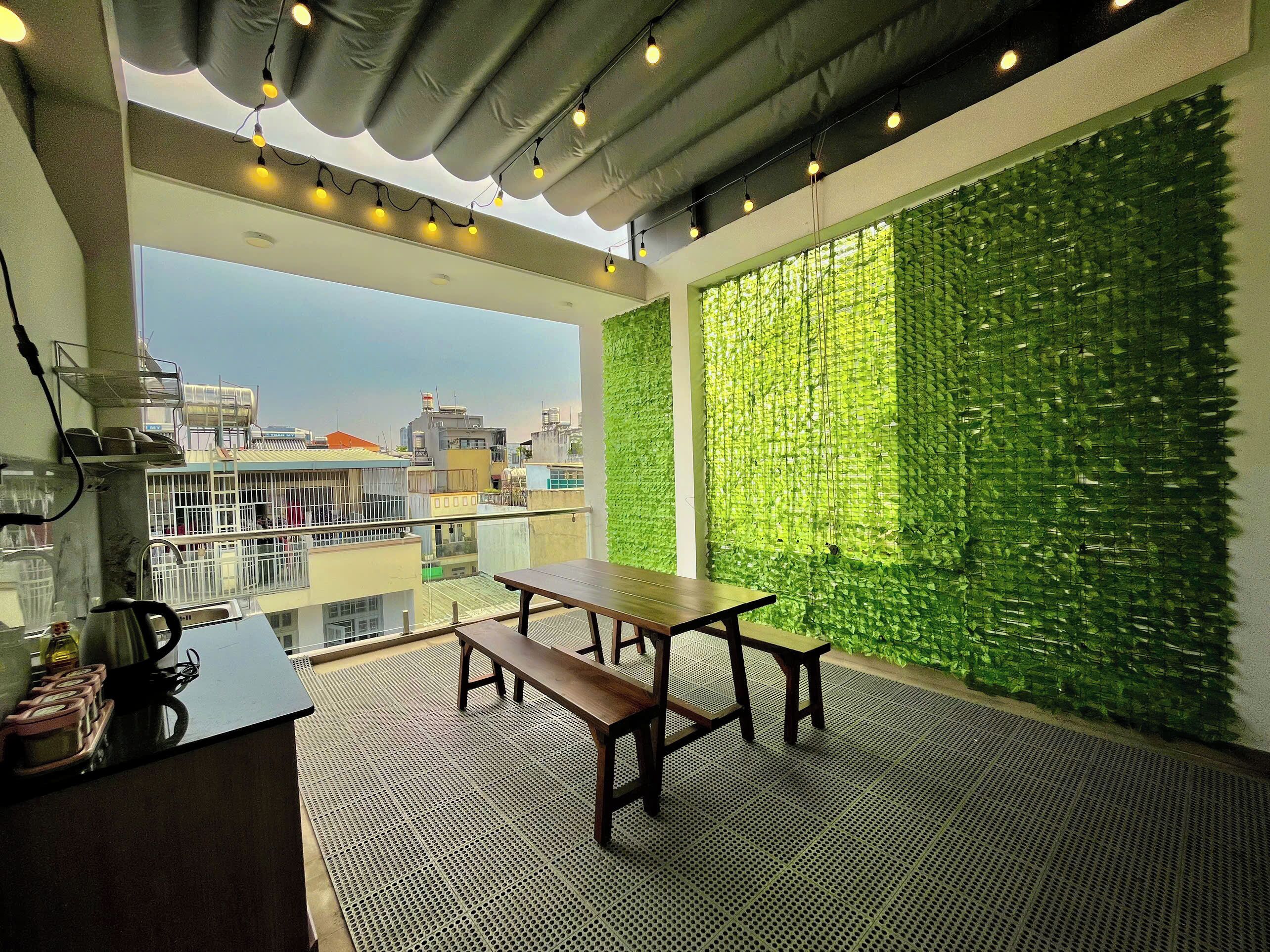 ห้องดีลักซ์สำหรับสี่ท่าน, ระเบียง, วิวเมือง | รับประทานอาหารกลางแจ้ง