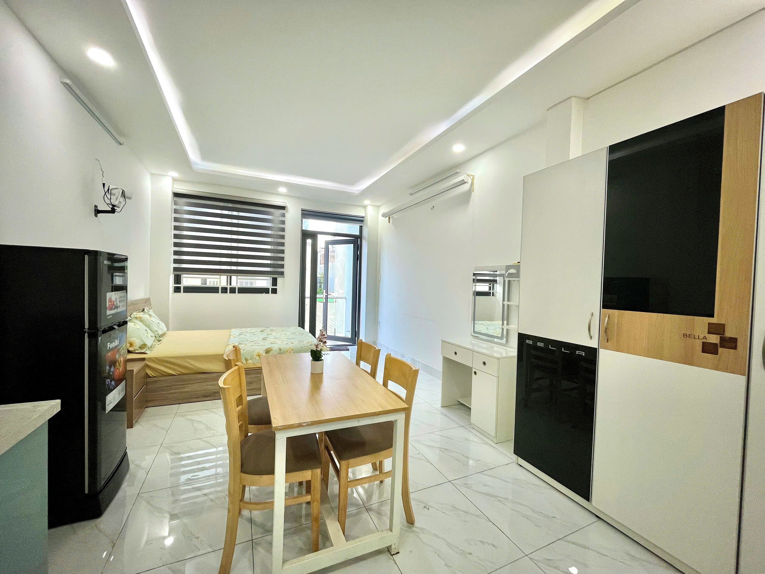 Deluxe Double Room, Balcony, City View | Interior