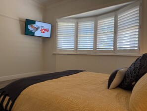 3 bedrooms, iron/ironing board, WiFi, bed sheets - Golden Views 5 min walk to Sovereign Hill A family friendly home away from home. (Golden Point)