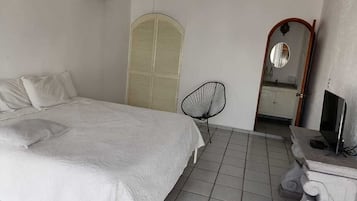 Habitación básica, balcón, vista al lago | Wifi gratis