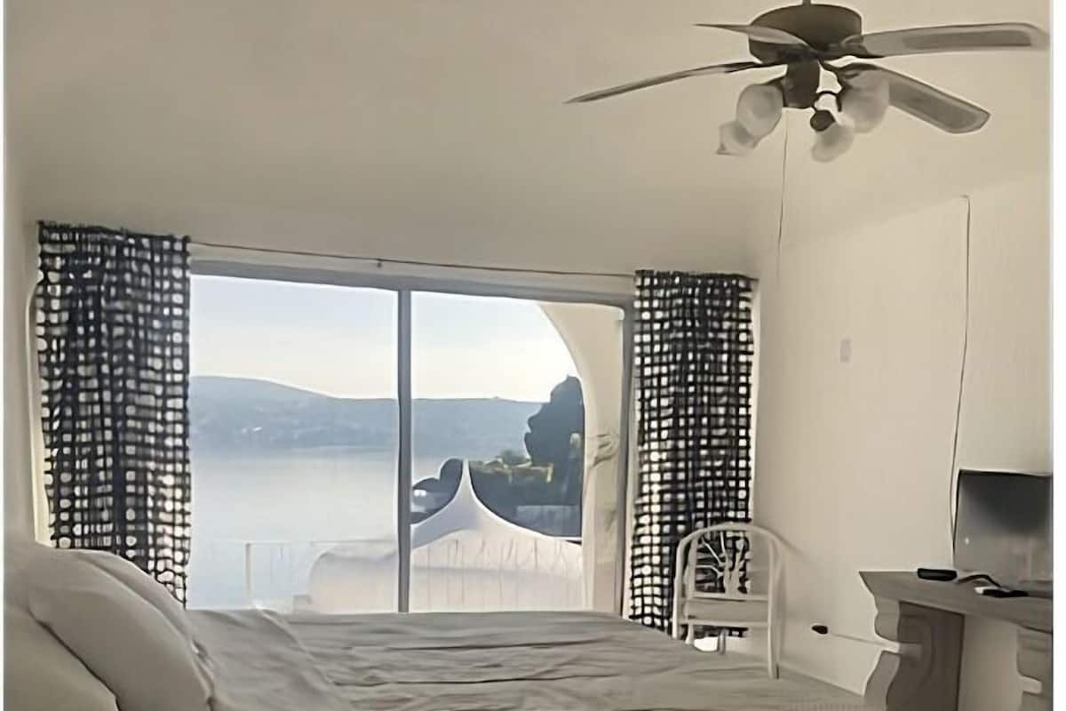 WiFi (free), bed sheets