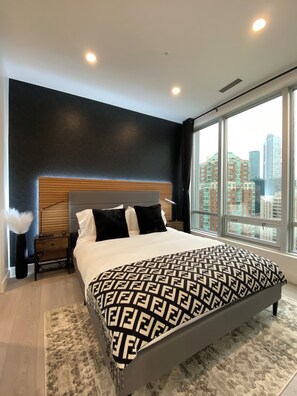 1 bedroom, desk, iron/ironing board, travel crib - Amazing Views, Close to Football Stadium, Cruiseliners (Vancouver)