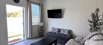 Cozy 2-bedroom apartment in beautiful Port St. Lucie with AC