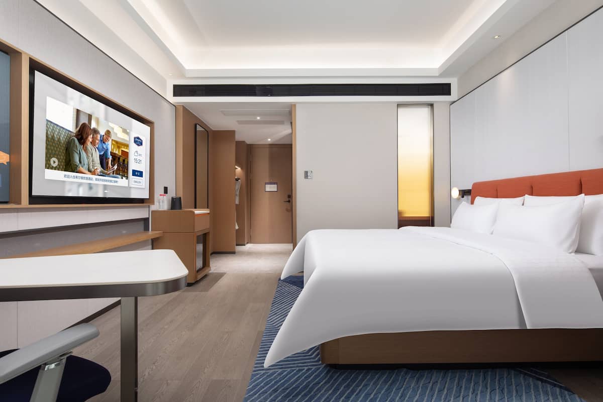 Superior King Room | Down duvets, minibar, desk, laptop workspace