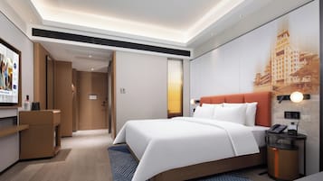 Chambre Double Signature, service de ménage, vue lac | Bureau, espace de travail pour ordinateur portable, rideaux occultants