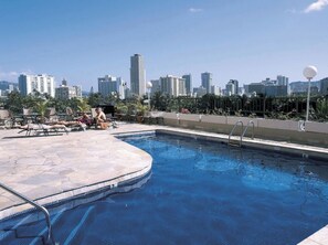 Pool - Palms Waikiki Studio with Partial Ocean Views (Honolulu)