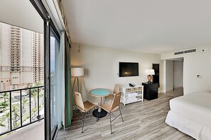 1 bedroom, iron/ironing board, travel cot, free WiFi - Palms Waikiki Studio with Partial Ocean Views (Honolulu)