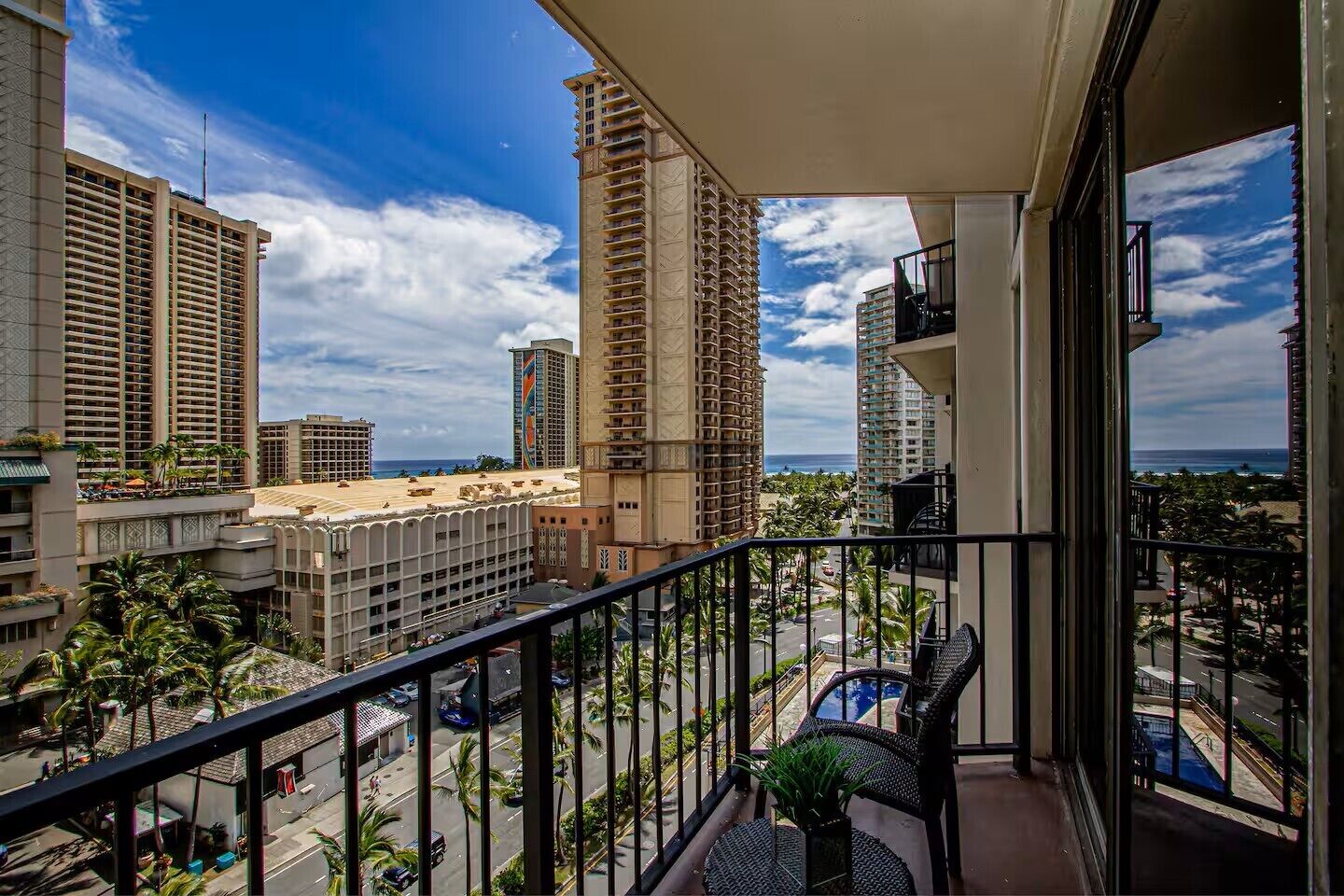 Palms Waikiki Studio with Partial Ocean Views