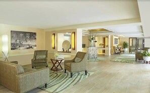 Lobby - Palms Waikiki Studio with Partial Ocean Views (Honolulu)