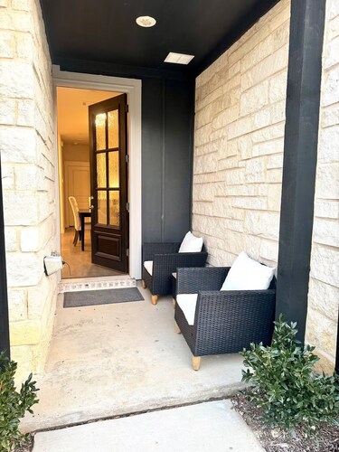 FW002 – 25min to TCU Base Camp - Sleeps 6 - Free Parking