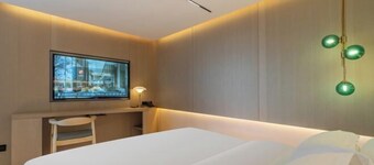 Urumqi Yaxin Hotel (Degang Wanda Airport)