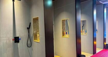 Urumqi Yaxin Hotel (Degang Wanda Airport)