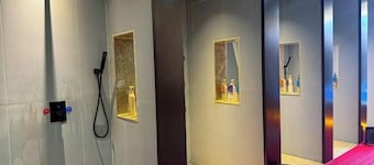 Urumqi Yaxin Hotel (Degang Wanda Airport)
