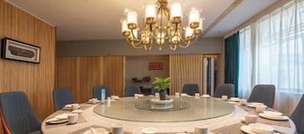 Urumqi Yaxin Hotel (Degang Wanda Airport)