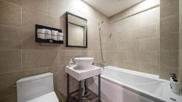 Deluxe Double Room | Bathroom