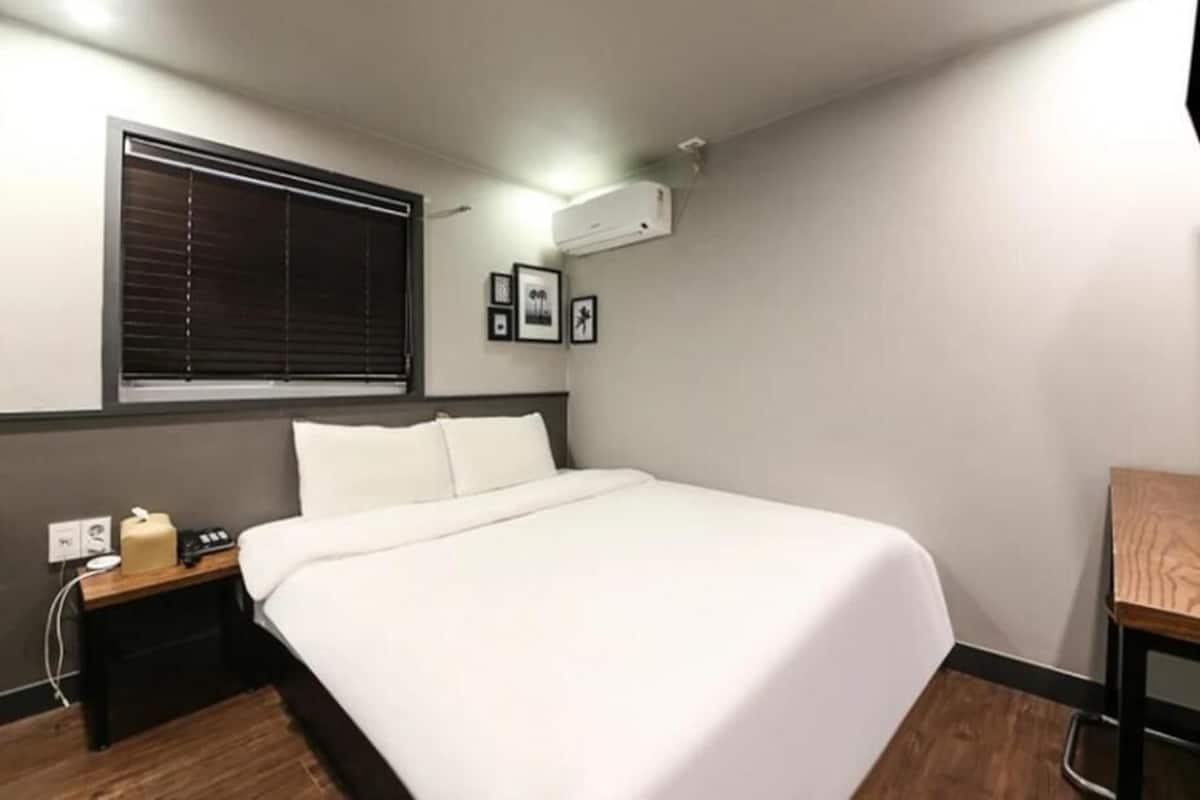 Standard Double Room | Free WiFi, bed sheets, wheelchair access
