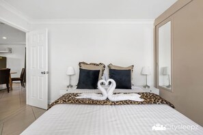 Desk, WiFi, bed sheets