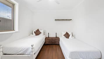 Desk, WiFi, bed sheets