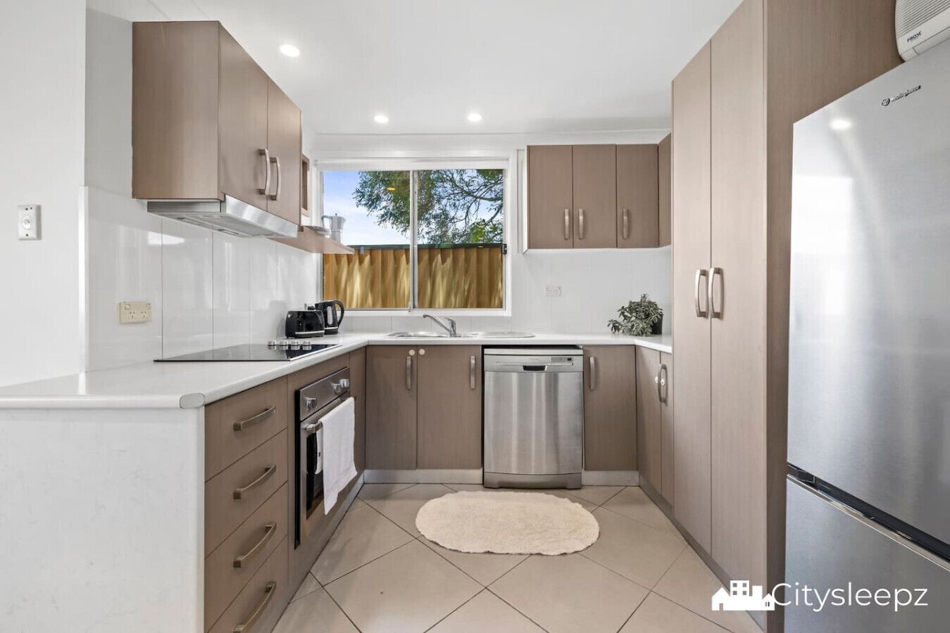 Fridge, oven, stovetop, dishwasher