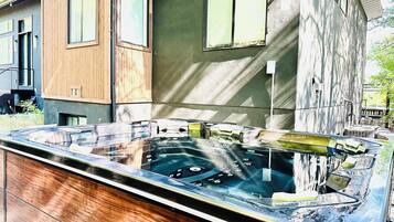 Bain à remous extérieur