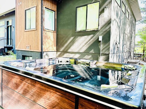 Mountain Retreat, Hot Tub, 2 King Suites & Massage