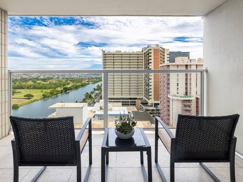 @ Marbella Lane - Scenic Waikiki Canal View+ Beach