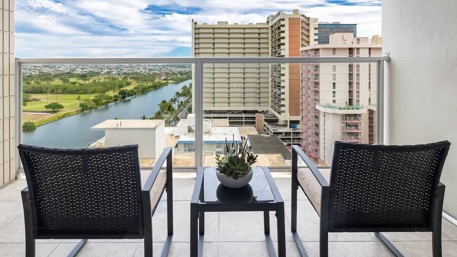 @ Marbella Lane - Scenic Waikiki Canal View+ Beach