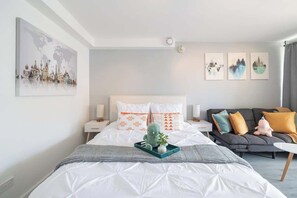 Leilighet (1 Bedroom) | 1 soverom, skrivebord, skrivebord for bærbar PC og strykejern/-brett