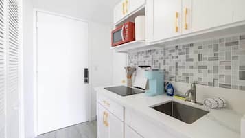 Leilighet (1 Bedroom) | Eget kjøkken | Kjøleskap, mikrobølgeovn, espressomaskin og kaffetrakter/tekoker