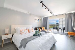 Apartemen (1 Bedroom) | 1 kamar tidur, meja kerja, dan ruang kerja ramah laptop