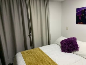 Classic Double Room, Balcony, Garden View | Iron/ironing board, free WiFi - Red deer suites (Elliot Lake)