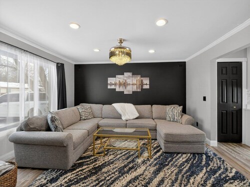 Charming 3-bedroom house in excellent Troy with AC