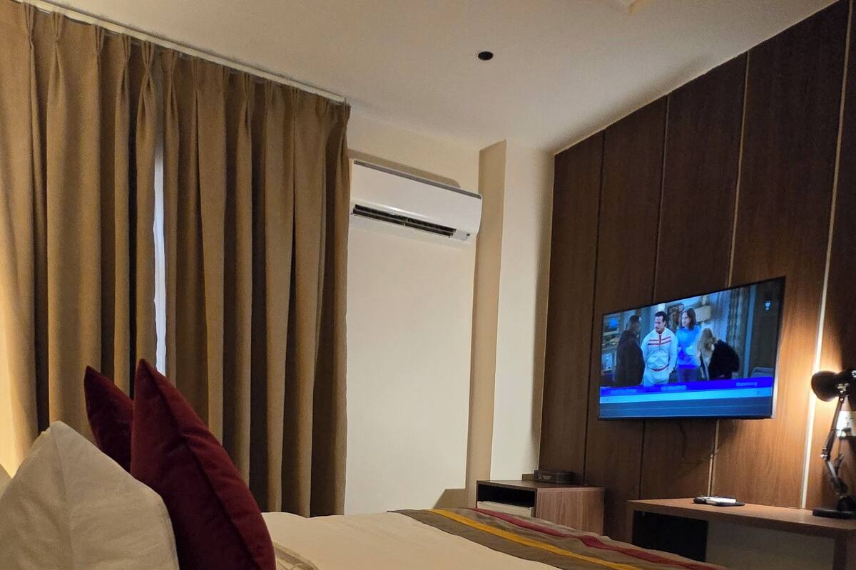 Superior Twin Room, Courtyard View | Desk, laptop workspace, free WiFi