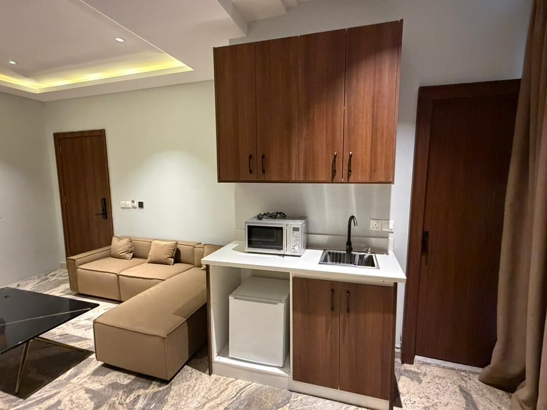 Luxury Suite, City View | Interior