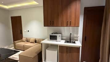 Luxury Suite, City View | Interior